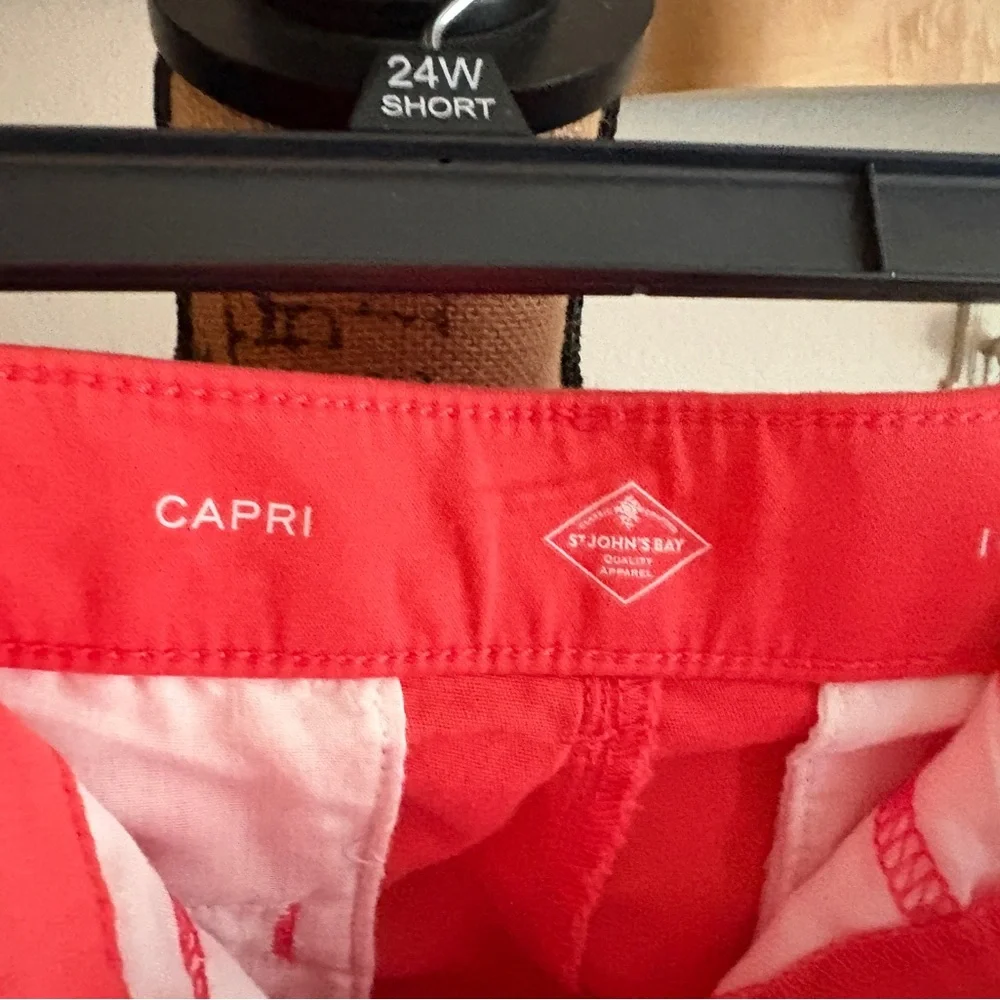 St. John's Bay Women's Coral Capris - Picture 2 of 3